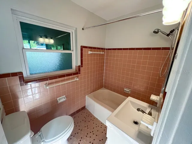 $2,550 | 610 Northwest 34th Terrace, Gainesville, FL 32607