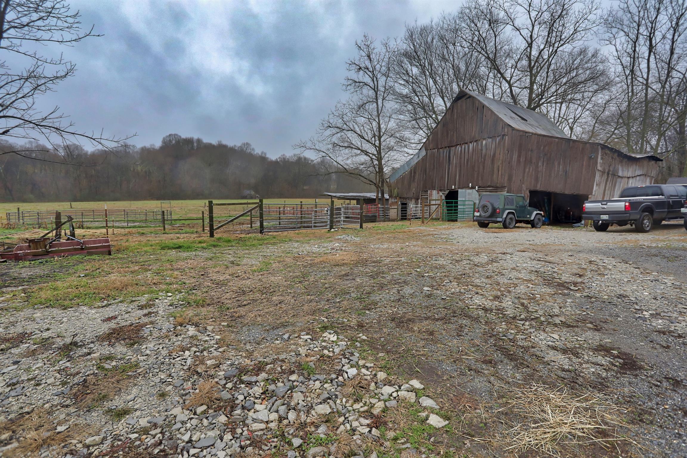3686 Armstrong Road Springfield, TN 37172 - Photo 2 of 30 a view of a yard with a house
