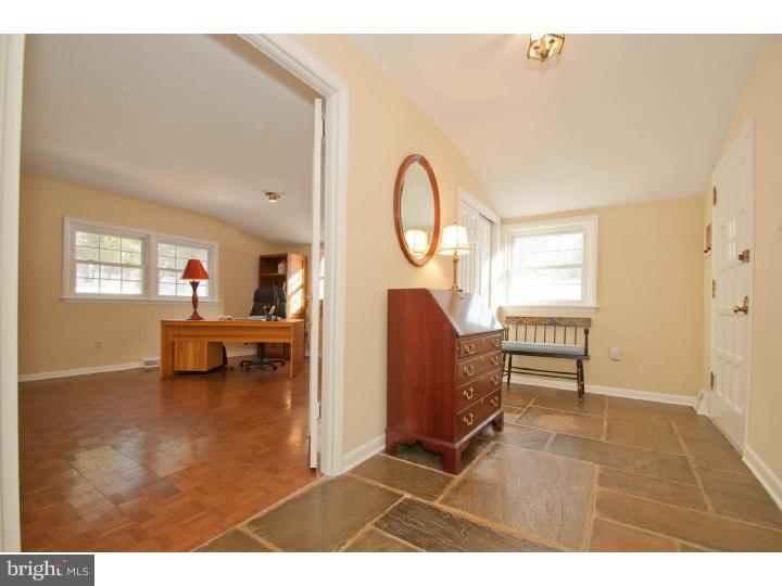 921 Penn Valley Road Media, PA 19063 - Photo 4 of 25 Foyer