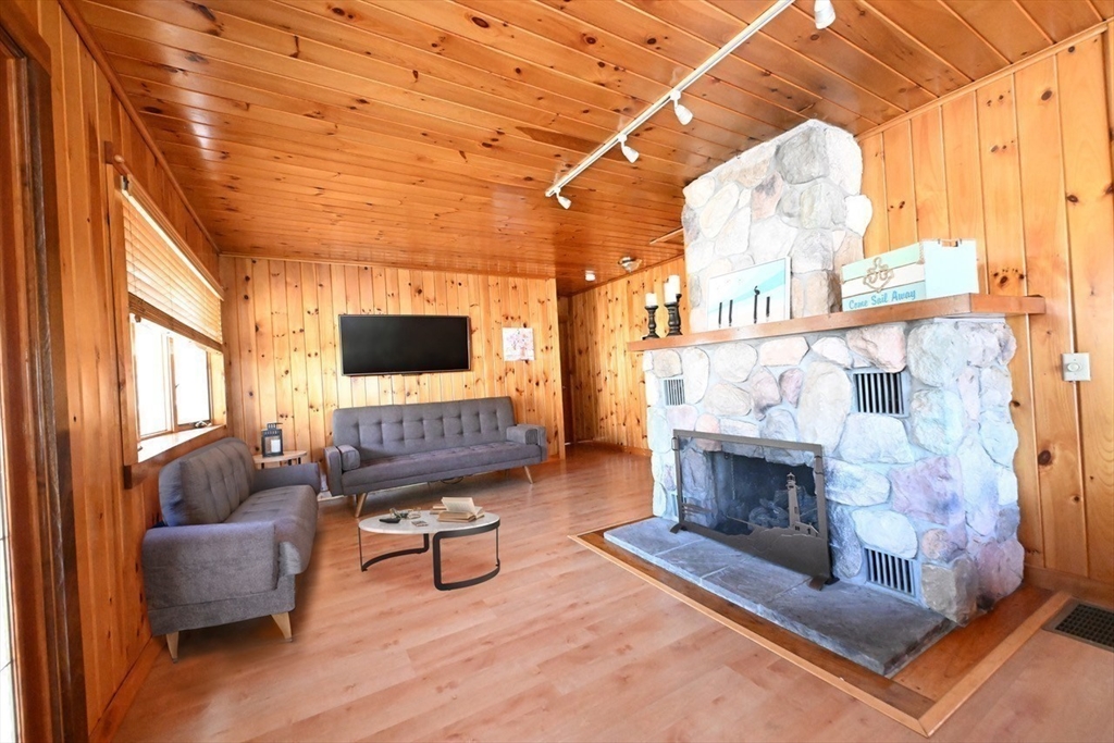 7 Glendale Road Onset, MA 02558 - Photo 6 of 17