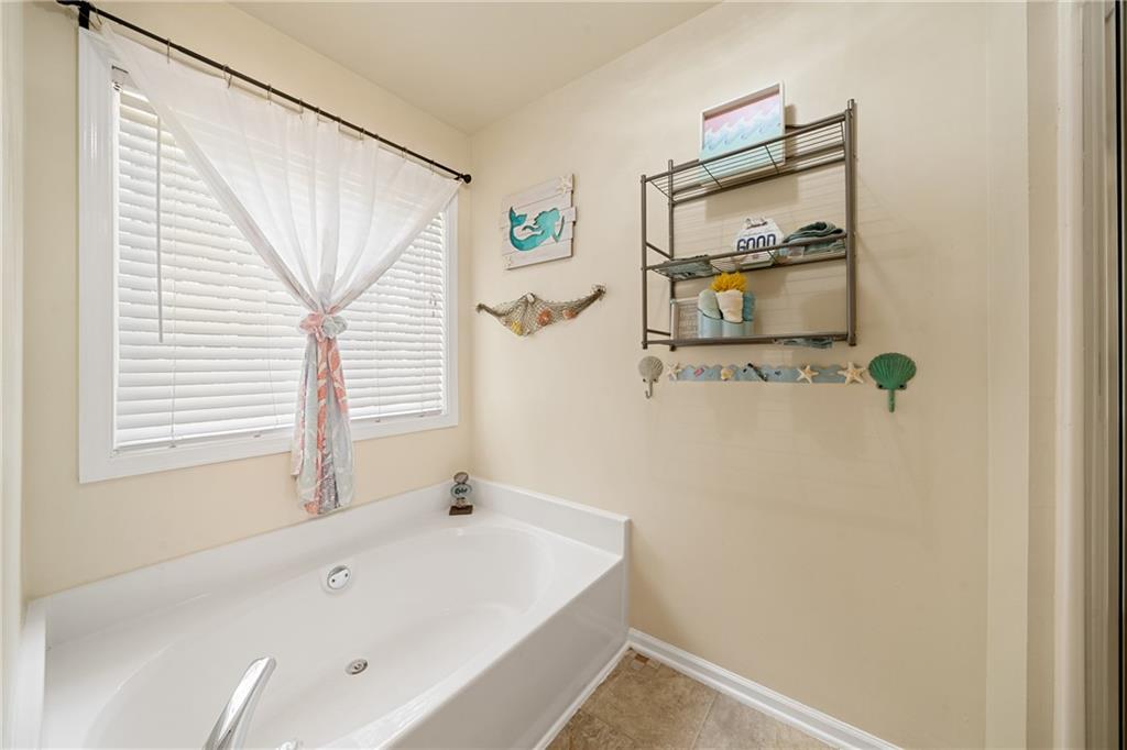 55 Meridian Point Dallas, GA 30132 - Photo 22 of 45 a bathroom with a bathtub and shower