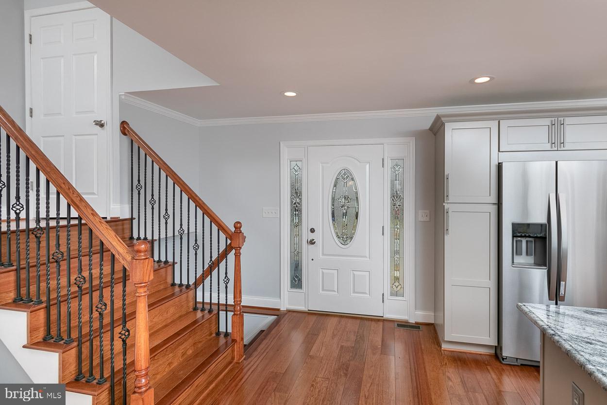 151 Westbury Road Lutherville-Timonium, MD 21093 - Photo 6 of 44 Beautiful Entry!