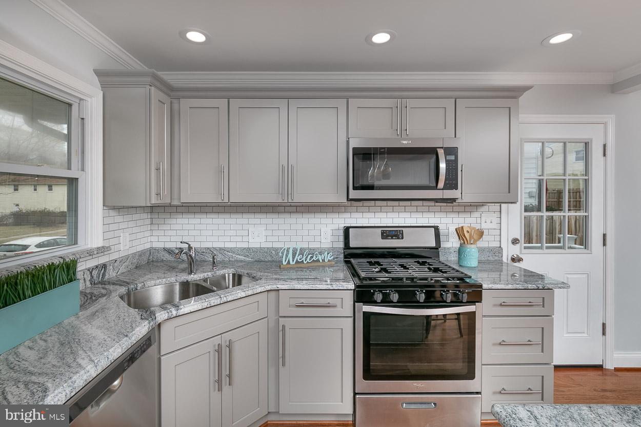 151 Westbury Road Lutherville-Timonium, MD 21093 - Photo 8 of 44 Beautiful Kitchen Cabinets!