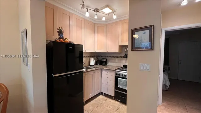 $1,650 | 2001 South Ocean Drive, Unit 55, Hallandale Beach, FL 33009