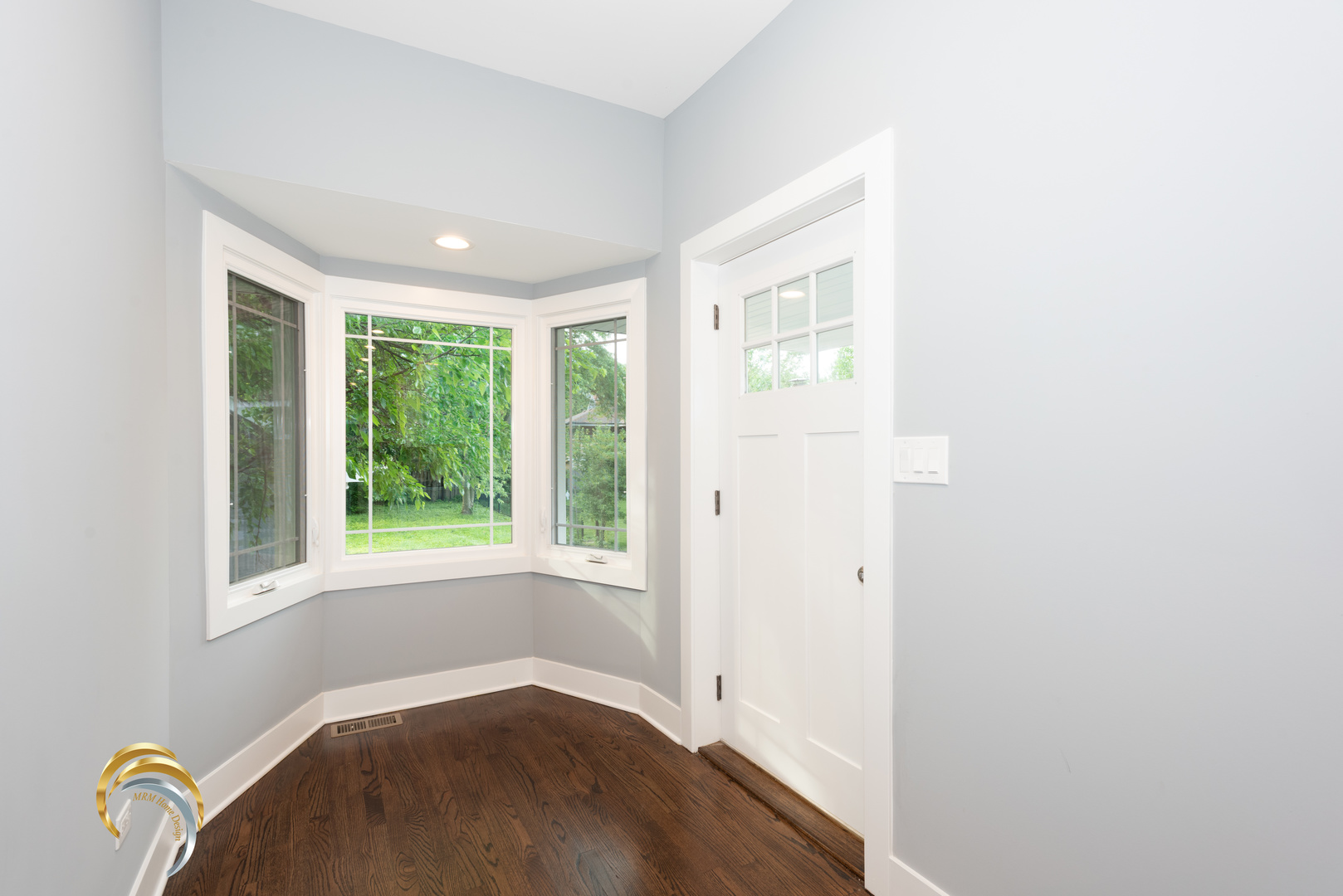 212 Gage Road Riverside, IL 60546 - Photo 8 of 19 a view of a livingroom with a window