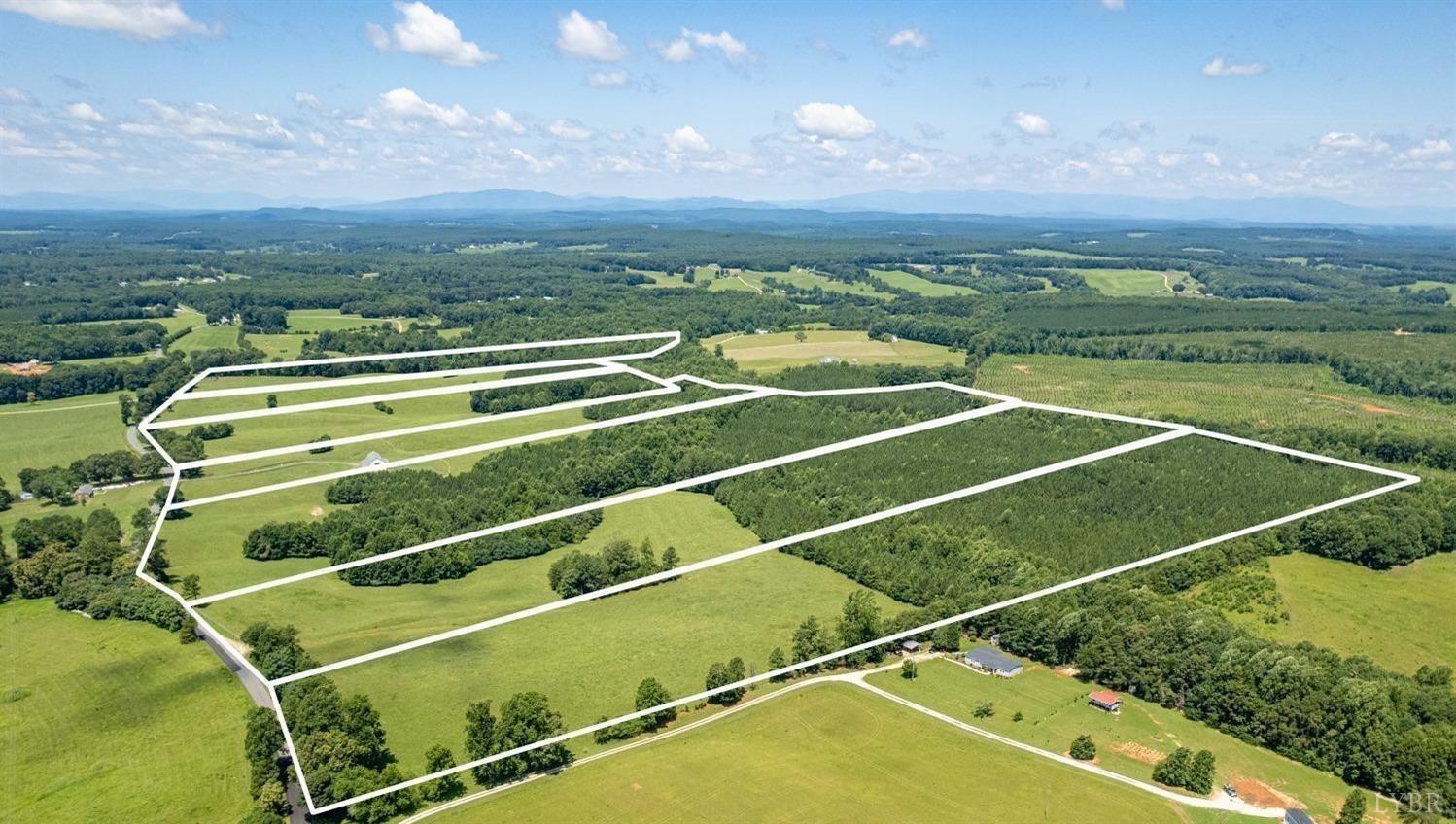 7 Piney Mountain Road Appomattox, VA 24522 - Photo 3 of 24 a view of an outdoor space and tennis court