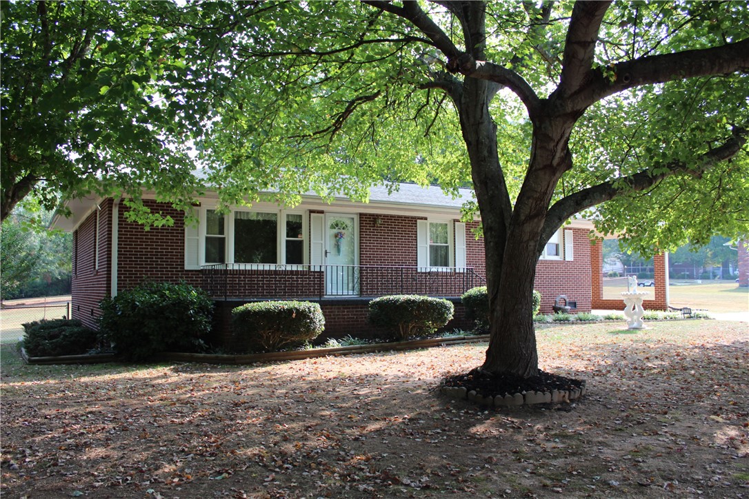 910 Gordon Street Anderson, SC 29626 - Photo 1 of 18 Gallery Image 1