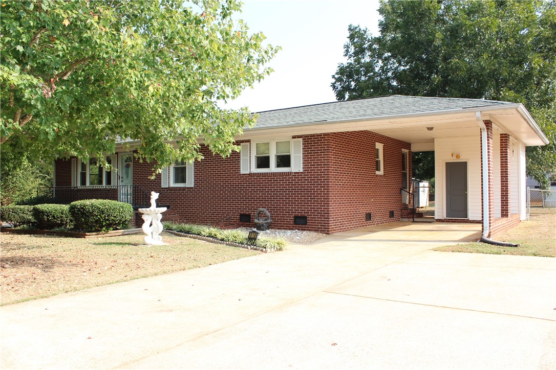 910 Gordon Street Anderson, SC 29626 - Photo 2 of 18 Gallery Image 2