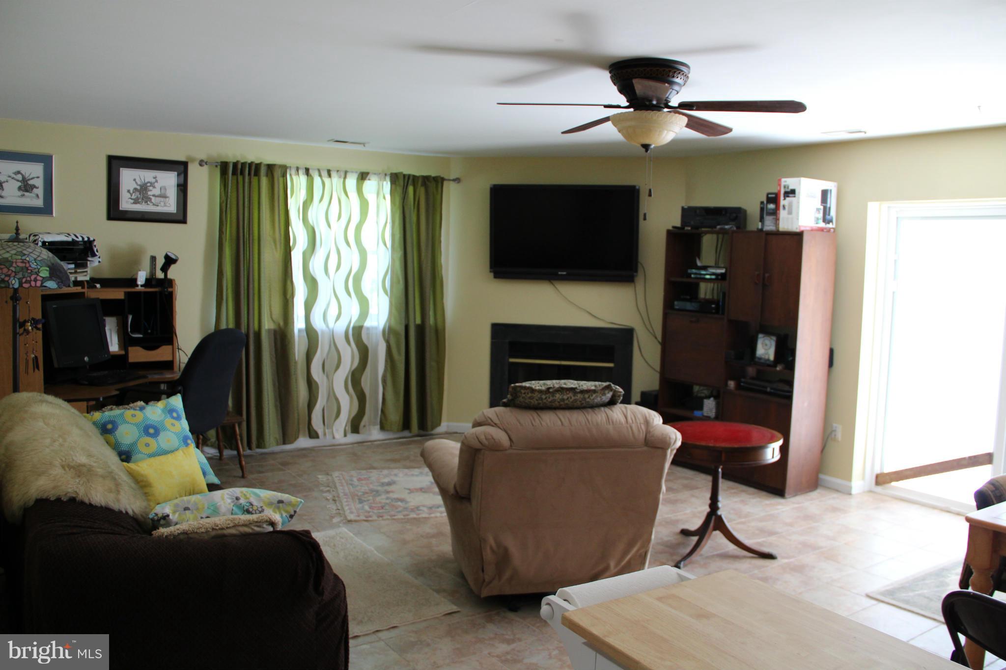 3155 Plum Point Road Huntingtown, MD 20639 - Photo 10 of 29 Family Room