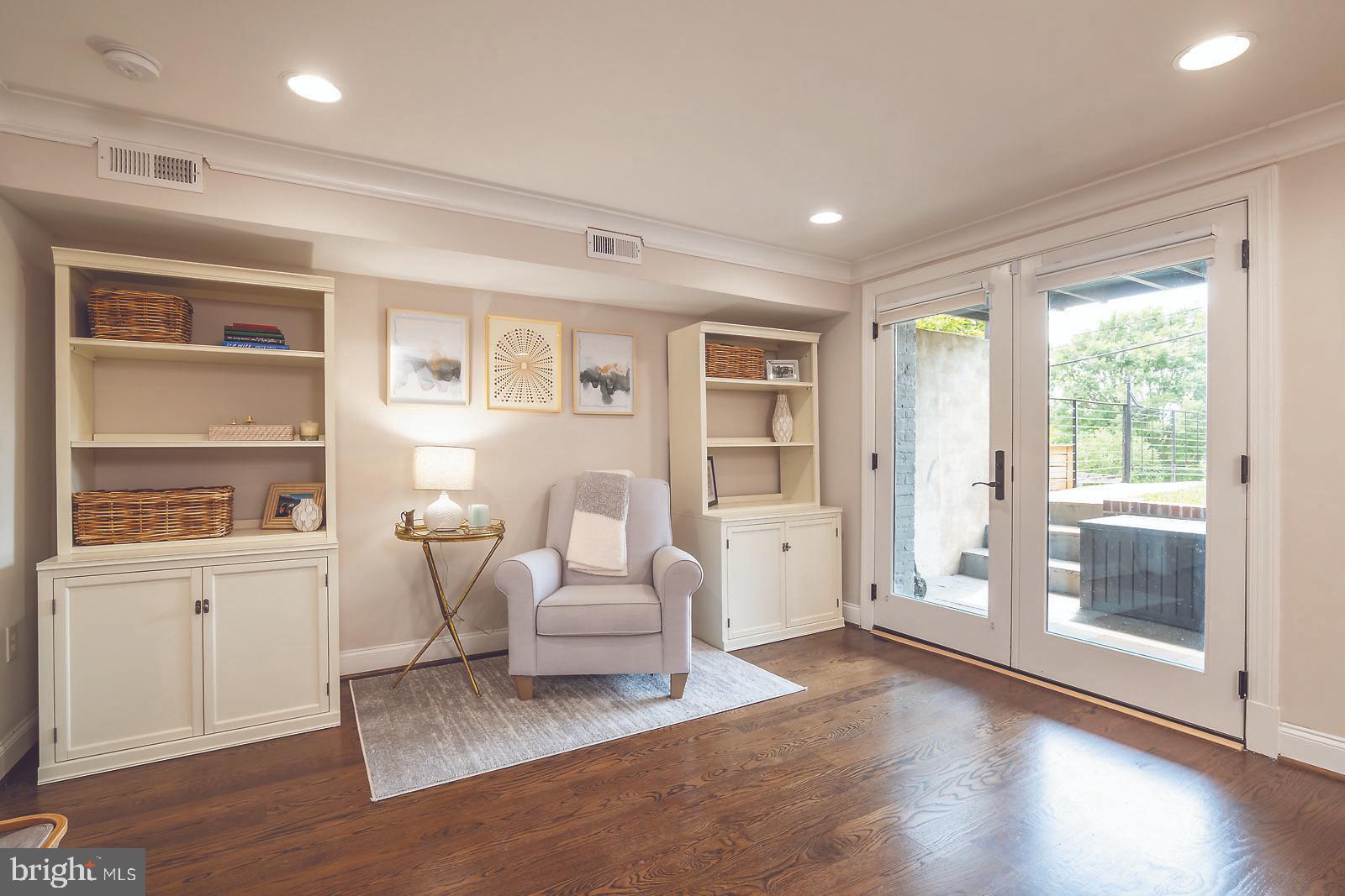 2026 North Capitol Street Northwest, Unit 1 Washington, DC 20002 - Photo 30 of 53 Master bedroom sitting area