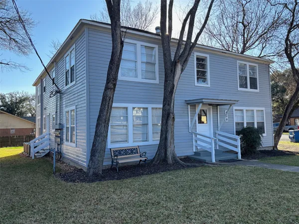 $1,100 | 409 East Austin Street, Bellville, TX 77418