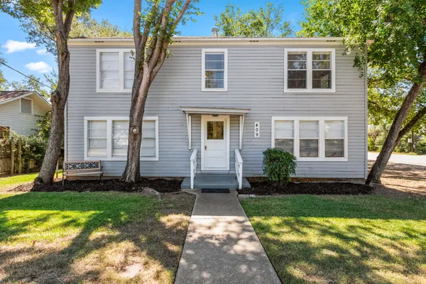 $1,100 | 409 East Austin Street, Bellville, TX 77418