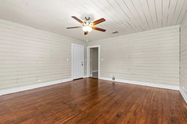 $1,100 | 409 East Austin Street, Bellville, TX 77418