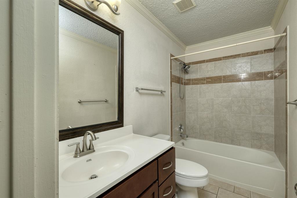 2801 Adelen Lane Round Rock, TX 78664 - Photo 21 of 29 a bathroom with a sink mirror toilet and bathtub