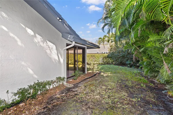 $2,500 | 5051 Pine Drive, Boynton Beach, FL 33437