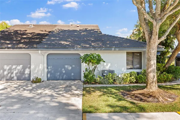 $2,500 | 5051 Pine Drive, Boynton Beach, FL 33437