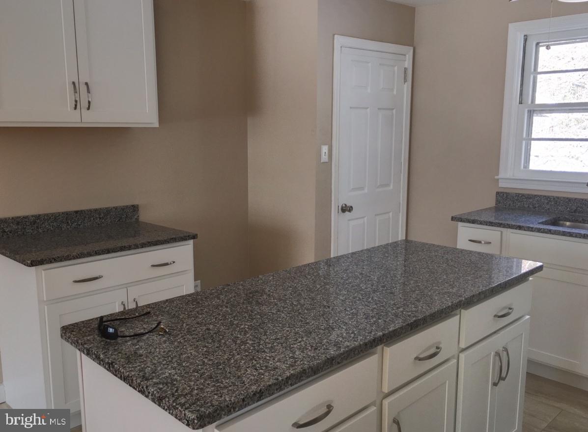 103 Fort Hoyle Road Joppa, MD 21085 - Photo 11 of 19 Island workspace