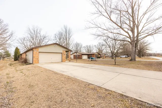 $269,999 | 2266 Kaiser Road, New Athens, IL 62264