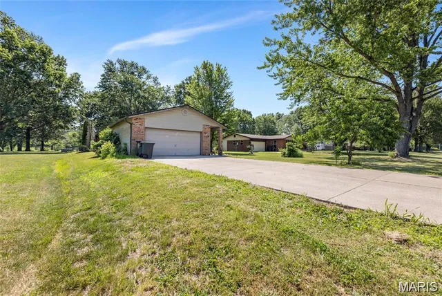 $269,999 | 2266 Kaiser Road, New Athens, IL 62264