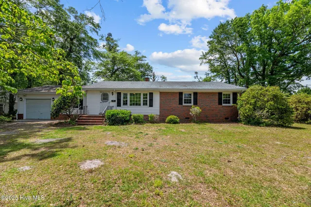 $1,750 | 607 Pinetree Drive, New Bern, NC 28562