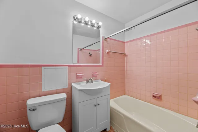 $1,750 | 607 Pinetree Drive, New Bern, NC 28562