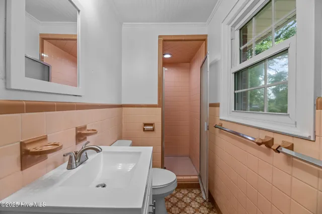 $1,750 | 607 Pinetree Drive, New Bern, NC 28562