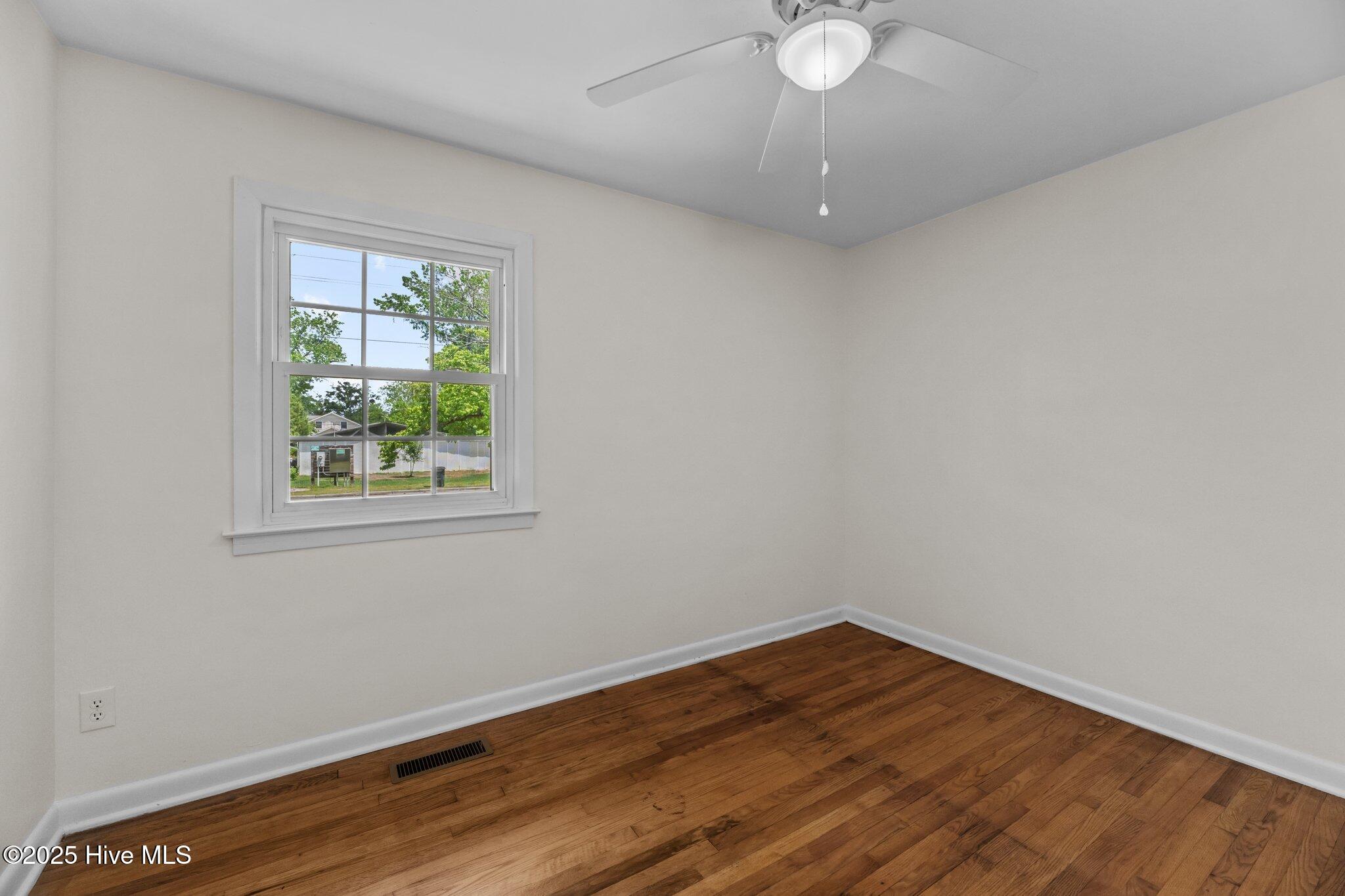 607 Pinetree Drive New Bern, NC 28562 - Photo 19 of 26 30-web-or-mls-DSC_2713