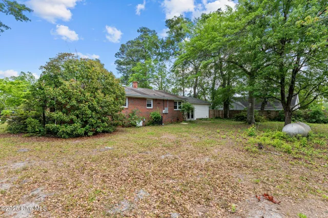 $1,750 | 607 Pinetree Drive, New Bern, NC 28562