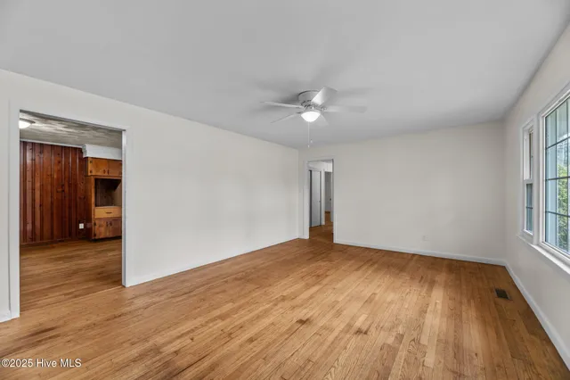 $1,750 | 607 Pinetree Drive, New Bern, NC 28562