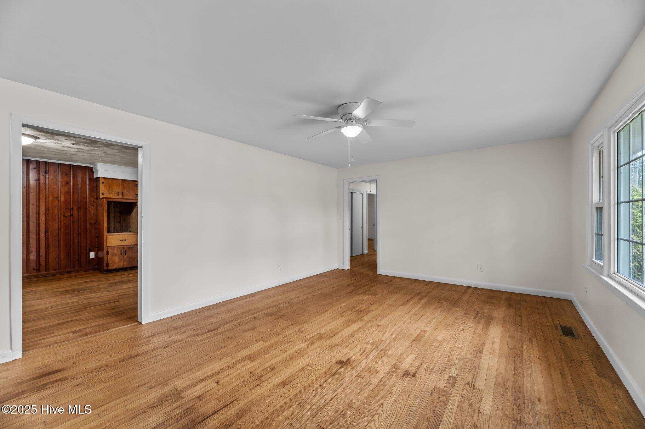 607 Pinetree Drive New Bern, NC 28562 - Photo 3 of 26 14-web-or-mls-DSC_2662