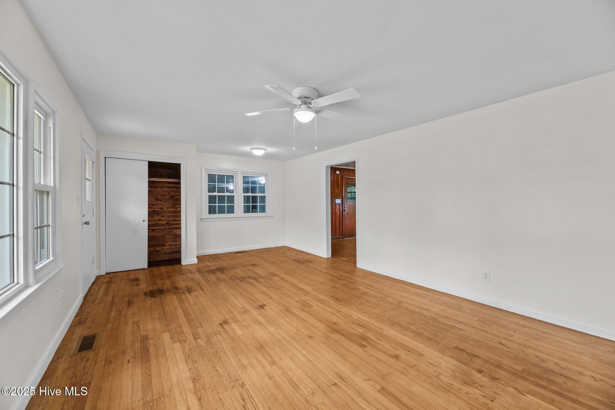 607 Pinetree Drive New Bern, NC 28562 - Photo 6 of 26 17-web-or-mls-DSC_2671