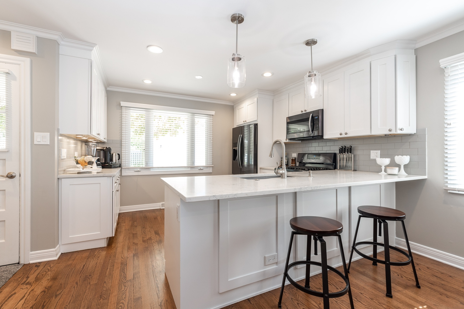 1041 Meadow Road Northbrook, IL 60062 - Photo 2 of 12