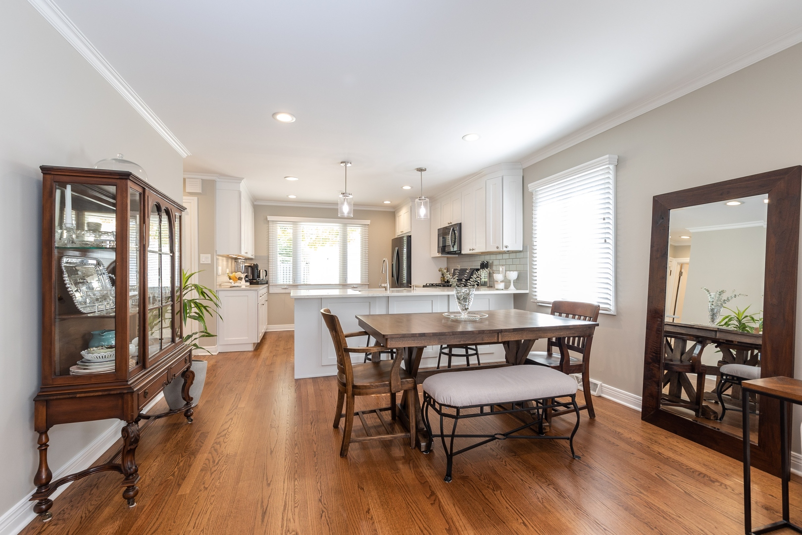 1041 Meadow Road Northbrook, IL 60062 - Photo 6 of 12