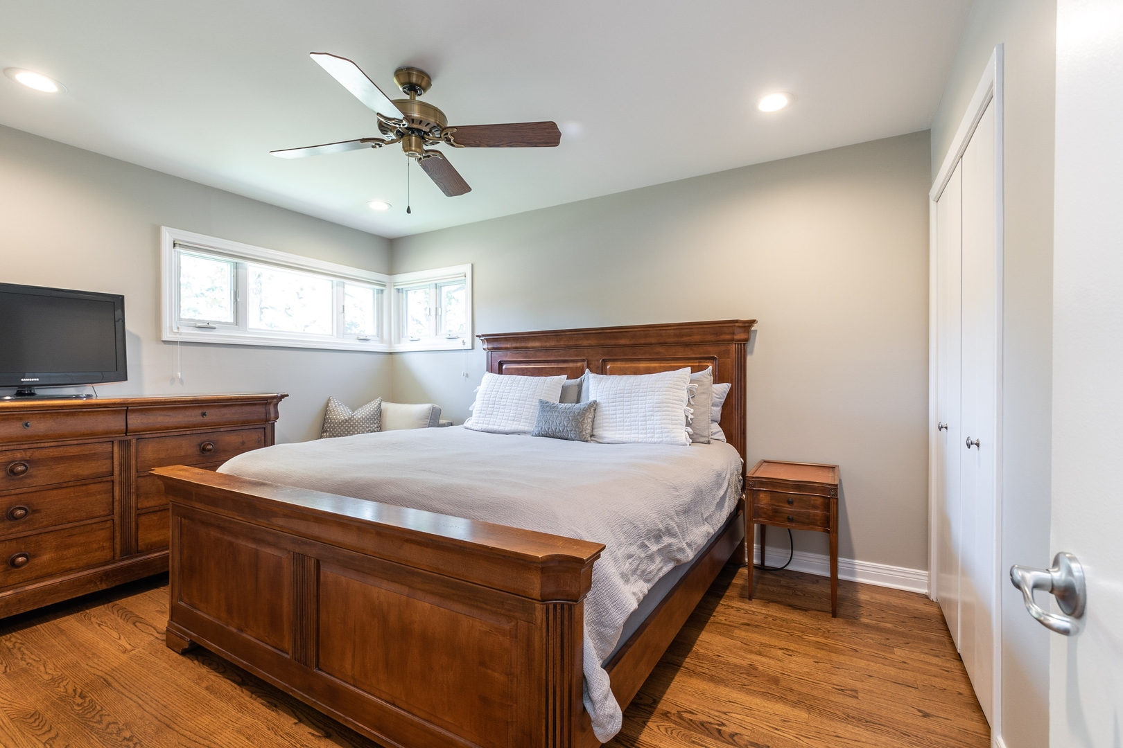 1041 Meadow Road Northbrook, IL 60062 - Photo 8 of 12