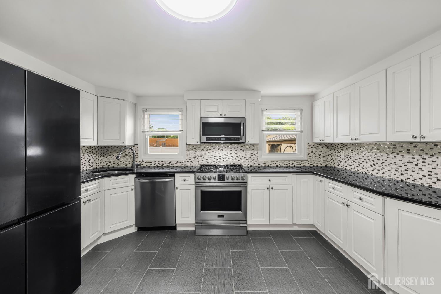 23 Longfield Road New Brunswick, NJ 08901 - Photo 17 of 50