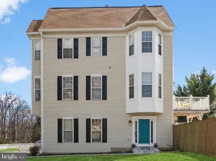 $995,000 | 8261 Electric Avenue, Vienna, VA 22182