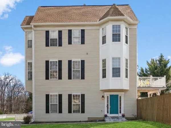$1,049,000 | 8261 Electric Avenue, Vienna, VA 22182