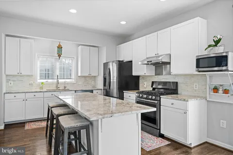 $1,099,000 | 8261 Electric Avenue, Vienna, VA 22182