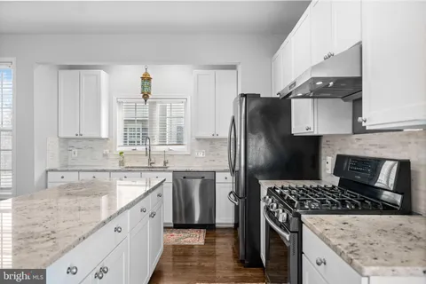 $1,099,000 | 8261 Electric Avenue, Vienna, VA 22182