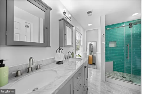 $1,099,000 | 8261 Electric Avenue, Vienna, VA 22182