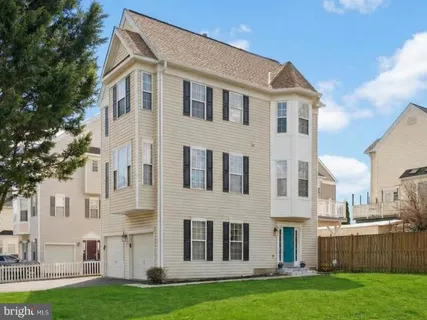 $974,900 | 8261 Electric Avenue, Vienna, VA 22182