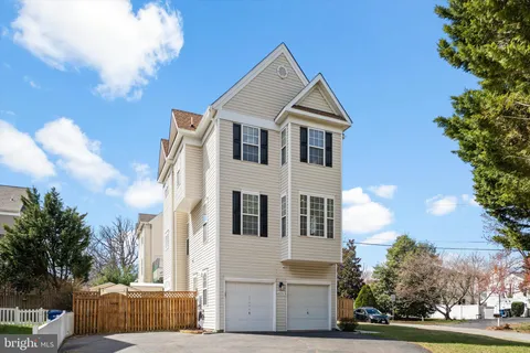 $1,099,000 | 8261 Electric Avenue, Vienna, VA 22182