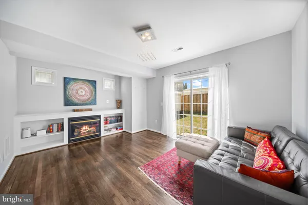 $995,000 | 8261 Electric Avenue, Vienna, VA 22182