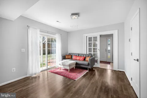 $974,900 | 8261 Electric Avenue, Vienna, VA 22182