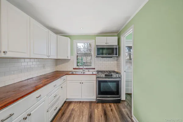 $570,000 | 317 Centre Avenue, Lindenhurst, NY 11757