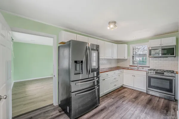 $570,000 | 317 Centre Avenue, Lindenhurst, NY 11757