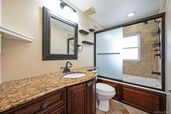 $570,000 | 317 Centre Avenue, Lindenhurst, NY 11757