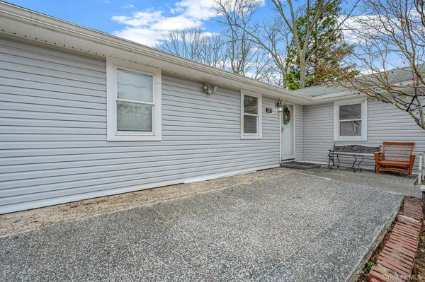 $570,000 | 317 Centre Avenue, Lindenhurst, NY 11757