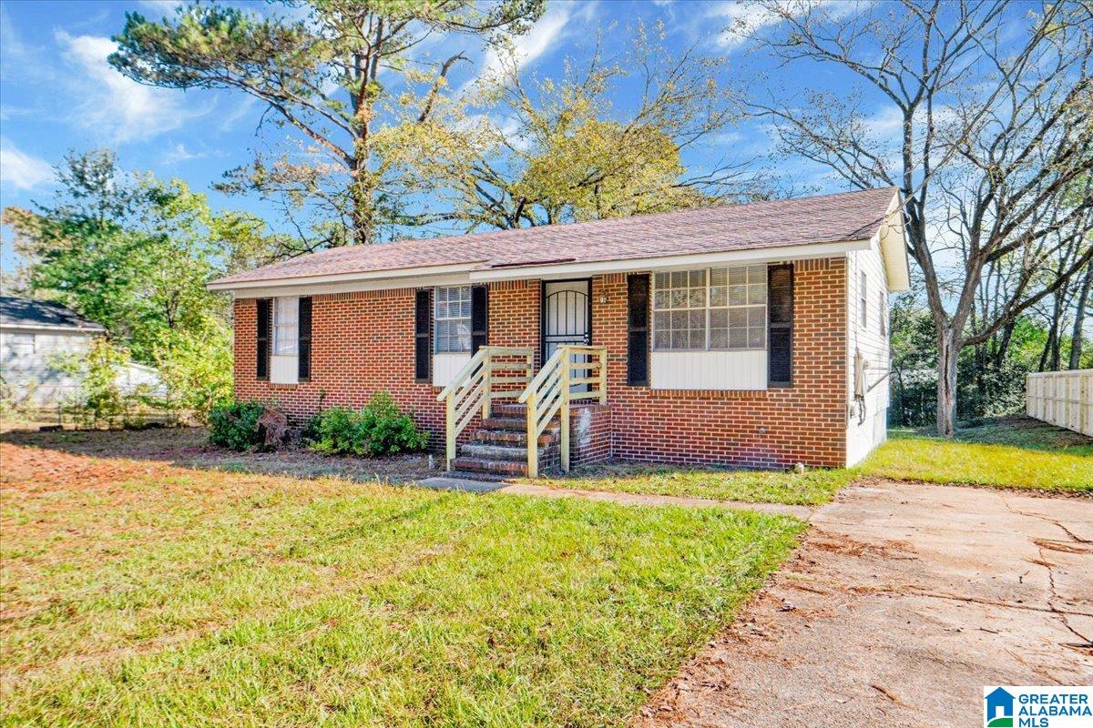 103 Greenridge Road Hueytown, AL 35023 - Photo 2 of 32