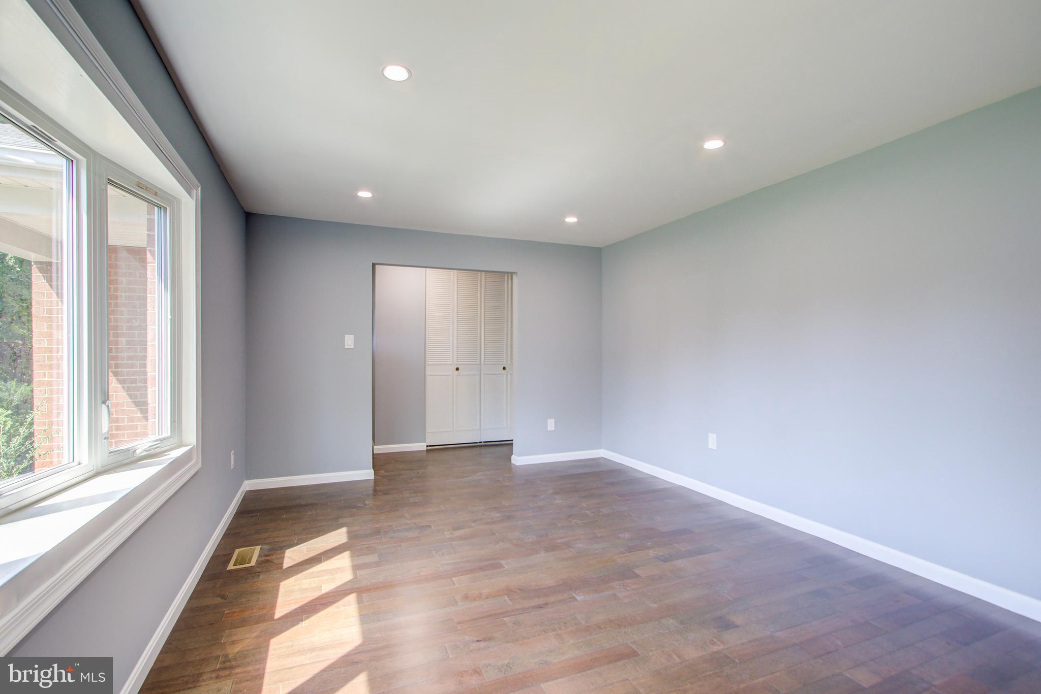 6422 Craigmont Road Baltimore, MD 21207 - Photo 8 of 46 Living Room